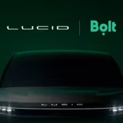 Lucid и Bolt развернут в Европе не менее 25 000 роботакси 2 Передняя часть электромобиля Lucid и Bolt без пассажиров