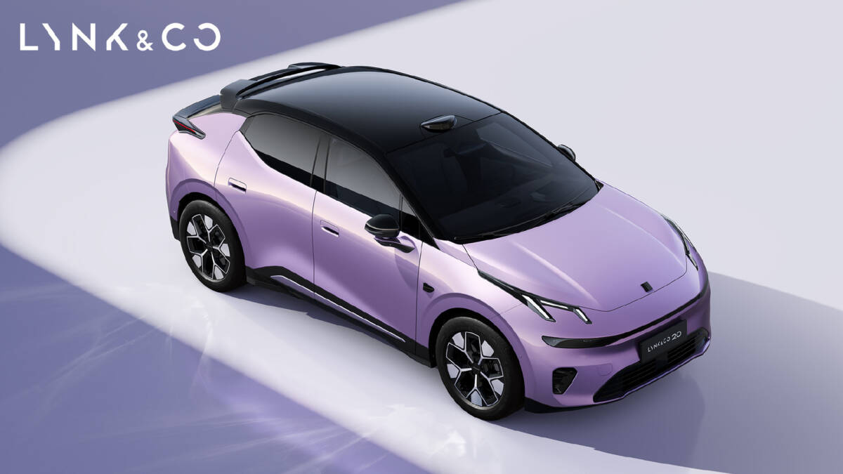 Электрический кроссовер Lynk & Co 02 с сиреневым цветом