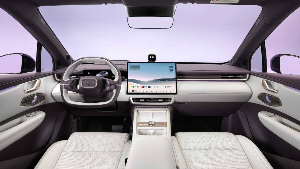 Интерьер электромобиля Lynk Co 02 салон ковры