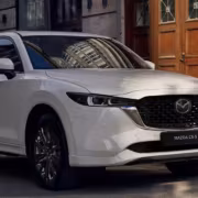 Mazda CX-5 вошел в топ-10 продаж в России и обошел Haval M6 1 Белый Mazda CX-5 на улице города