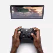 Игровая консоль Xbox Series X и беспроводной контроллер