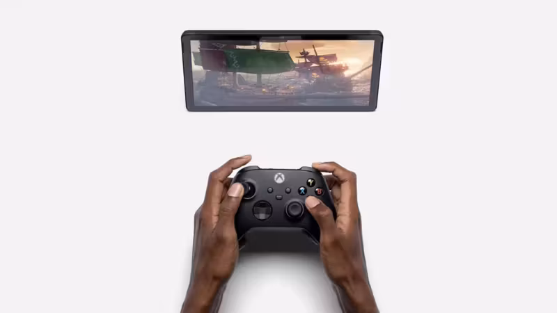 Игровая консоль Xbox Series X и беспроводной контроллер