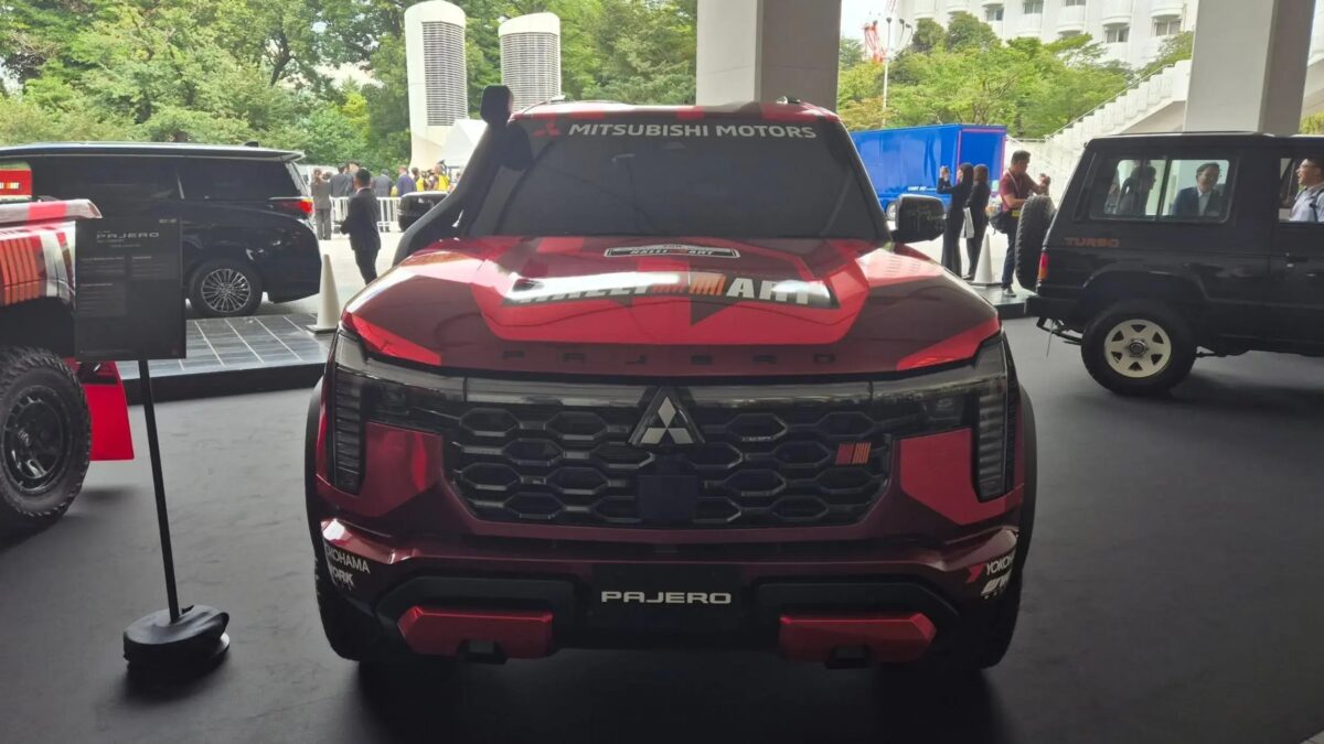Mitsubishi не подтвердила Pajero Ralliart, но дверь для него оставила открытой 6 Передняя часть красного Mitsubishi Pajero Ralliart на выставке