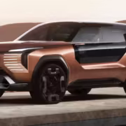 Электромобиль Mitsubishi Outlander PHEV с шинами на бездорожье