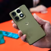 Смартфон Motorola Signature с крупной камерой