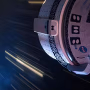 NASA признало пилотный полёт Starliner происшествием высшей категории 2 Модель космического корабля Starliner в космосе с звёздным фоном