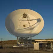 NASA ввело в строй 34-метровую антенну в Голдстоуне для сети дальнего космоса 1 Большая рождественская антенна в пустыне в Голдстоунe NASA