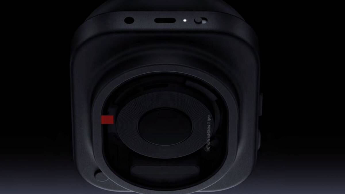 Черные наушники Nothing Headphone (1) Pro крупным планом