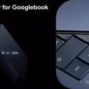Планшет на фоне тёмного фона с датой 21.09.2026 Googlebook