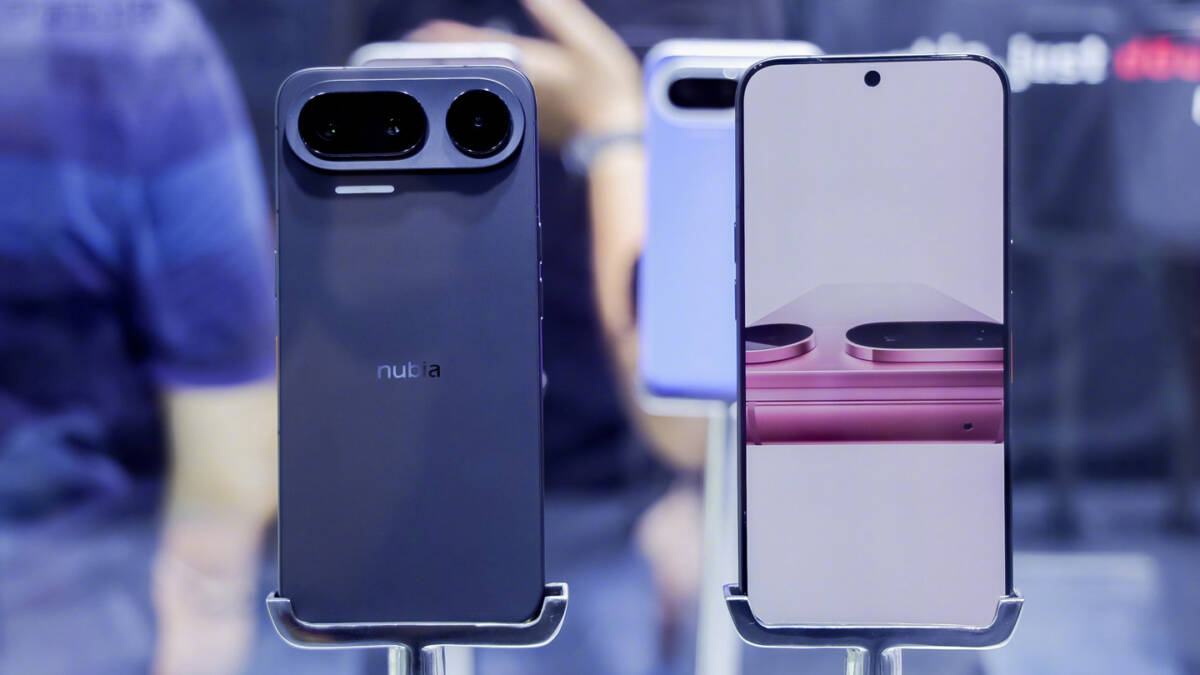 Nubia NaviX Ultra впервые показали на WAIC, смартфон получил помощника Doubao 3 Нубия NaviX Ultra на выставке WAIC два смартфона задняя панель