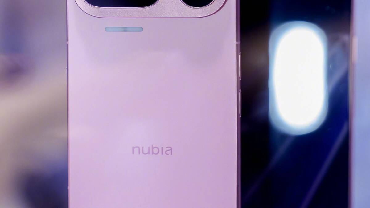 Nubia NaviX Ultra впервые показали на WAIC, смартфон получил помощника Doubao 5 задняя панель Nubia NaviX Ultra с двойной камерой
