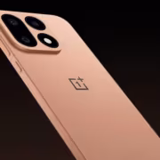 Розовый телефон OnePlus 16 с тремя камерами