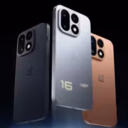 Три смартфона OnePlus 16 с тройной камерой