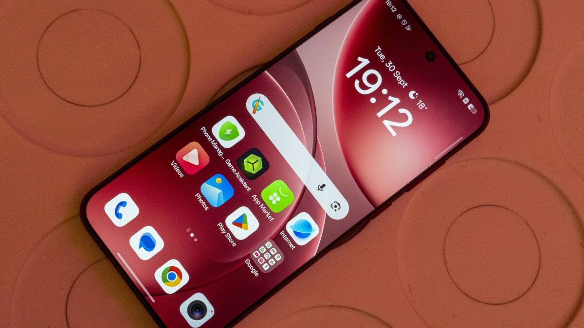 Смартфон Oppo Find X10 с оформлением дисплея