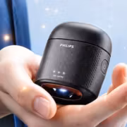 Philips Firefly получила фонарик, магнитную крышку и автономность до 40 дней 1 Фонарик Philips Firefly в руке человека