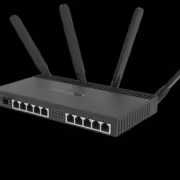 Роутер MikroTik с четырьмя антеннами и портами