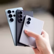 Samsung блокирует аккаунты у части владельцев Galaxy 1 Четыре смартфона Samsung Galaxy с тремя камерами