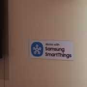 Значок SmartThings Samsung на стенде