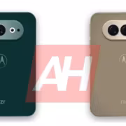 Два складных смартфона Motorola razr с двумя камерами и логотипом