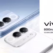 тыльная сторона vivo Y600i с камерой и вспышкой