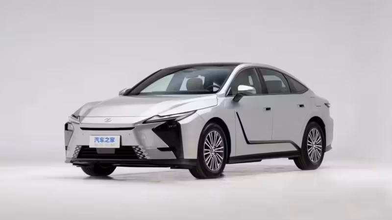 Новый Lexus ES серебристый седан черные колеса тихий дизайн