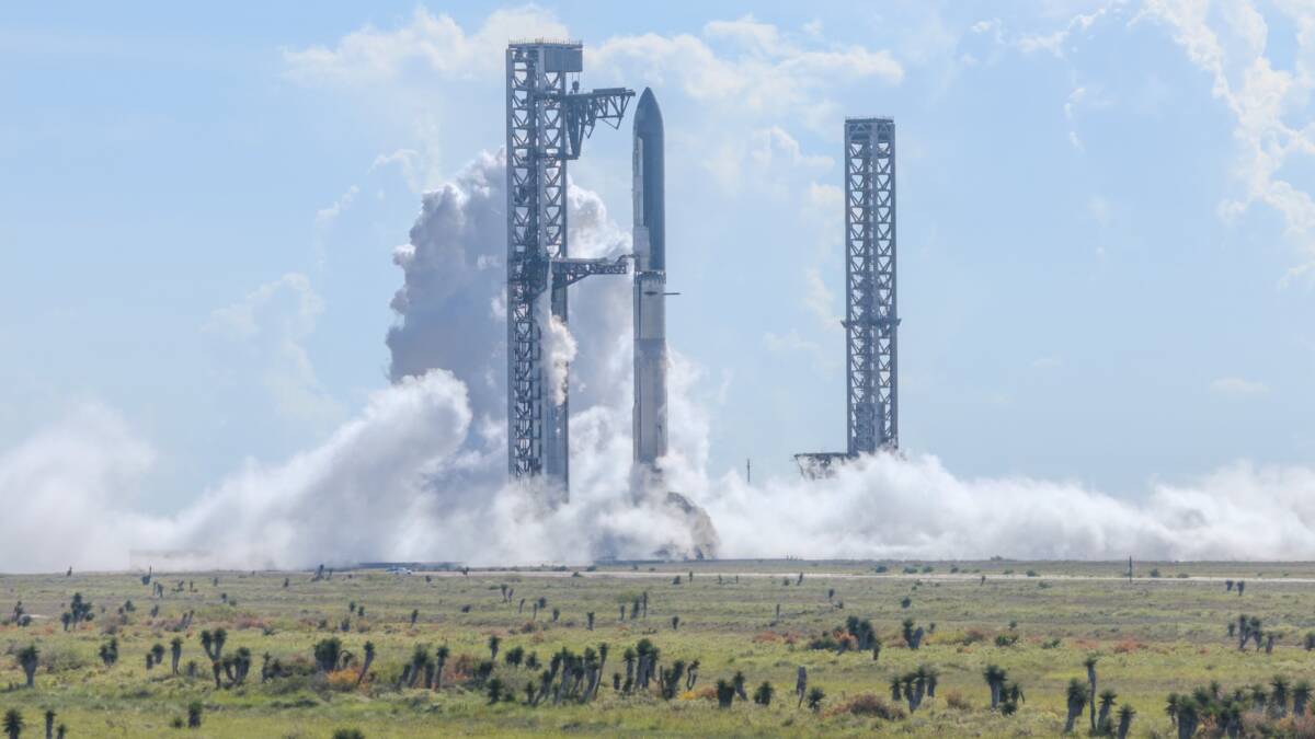 Starship ракета на стартовой площадке перед запуском