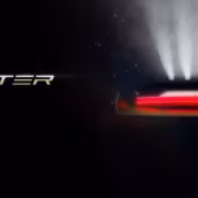 таймер с надписью Roadster и кнопкой Reserve Now