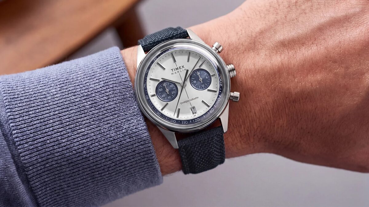 Часы Timex Marlin Jet Chronograph на руке человека