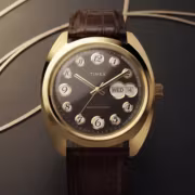 Timex выпустила часы с циферблатом в стиле диска старого телефона 1 часы Timex с черным циферблатом и коричневым ремешком