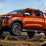 Красный пикап Changan Hunter Plus на каменистой местности