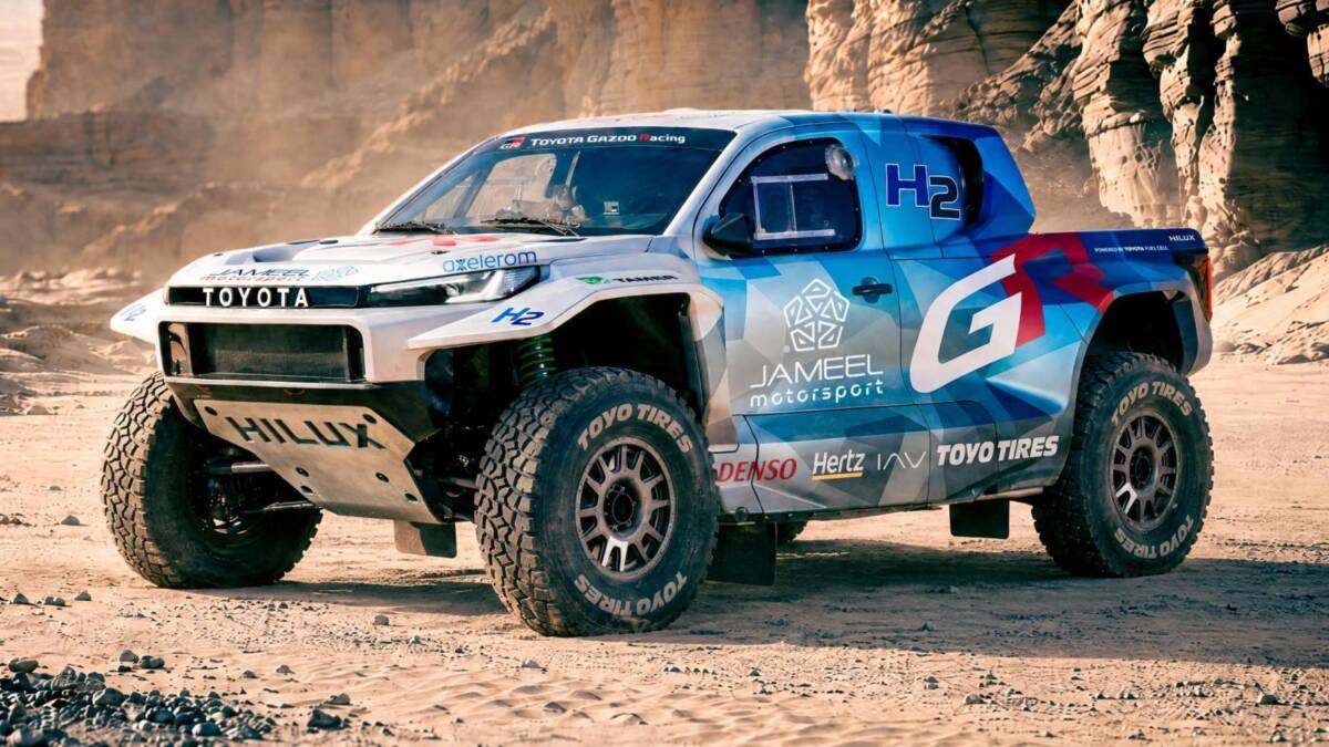 Водородный пикап Toyota Hilux выйдет на «Дакар-2027» без капли бензина 3 Говорящая о водородном пикапе Toyota Hilux в пустыне
