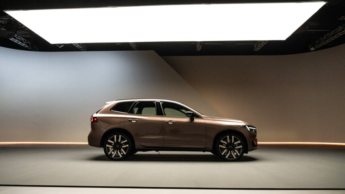 Volvo XC60 проедет 78 миль на электротяге благодаря новой батарее 1 Volvo XC60 проедет 78 миль на электротяге благодаря новой батарее