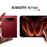 Складной смартфон Xiaomi 18 Fold в руке раскрытый и закрытый