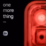Xiaomi намекнула на возвращение прозрачного смартфона фразой Стива Джобса 6 Экран с текстом один больше одно Xiaomi журнал прозрачный смартфон