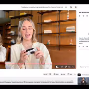 YouTube позволит собирать персональные ленты простыми запросами 5 Два человека снимают видео с камерой Sony для YouTube