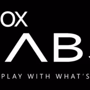 Логотип Xbox и надпись Labs на чёрном фоне