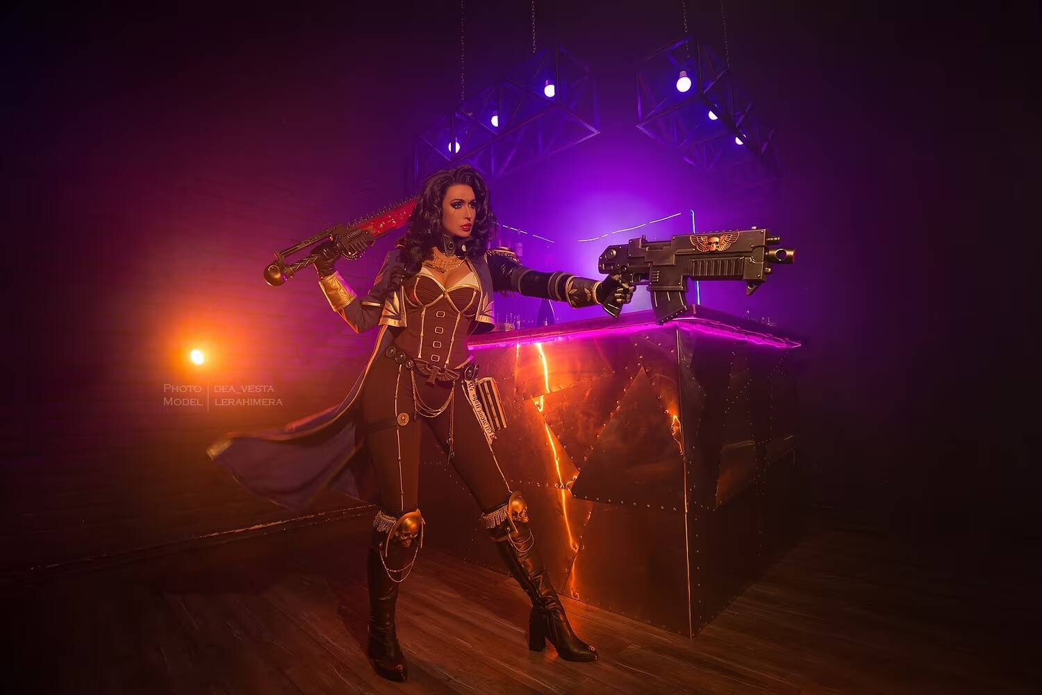Российская модель показала 18+ косплей Джай Хейдари из Warhammer 40K 7 Российская модель с оружием в костюме Джай Хейдари warhammer 40k