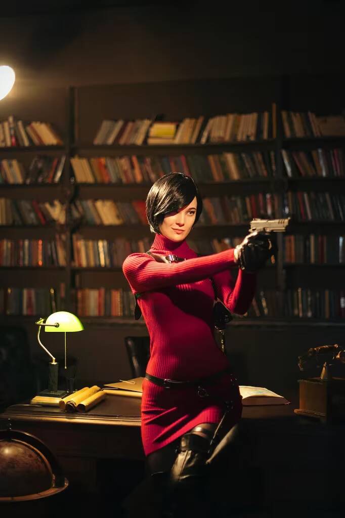 Ada Wong из Resident Evil 4 Remake в косплее Ksana Syn