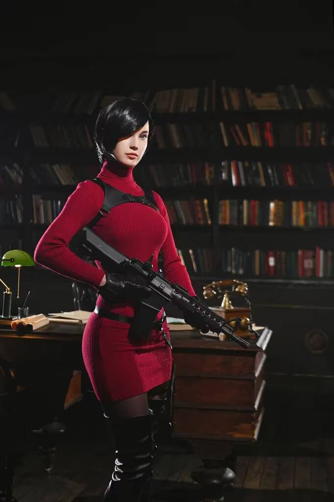 Ada Wong из Resident Evil 4 Remake в косплее Ksana Syn