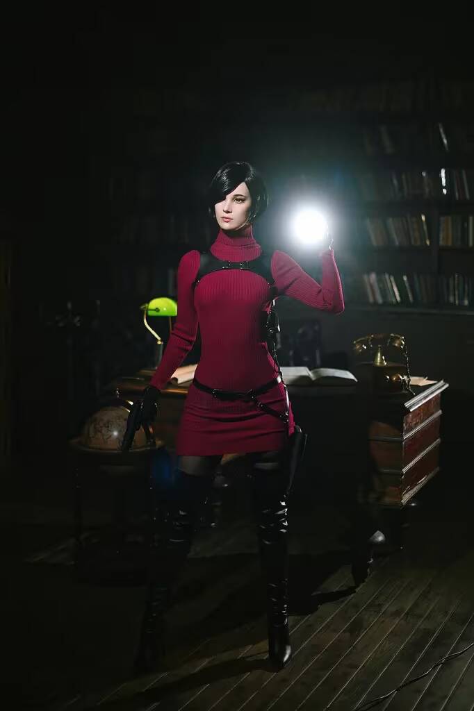 Ada Wong из Resident Evil 4 Remake в косплее Ksana Syn