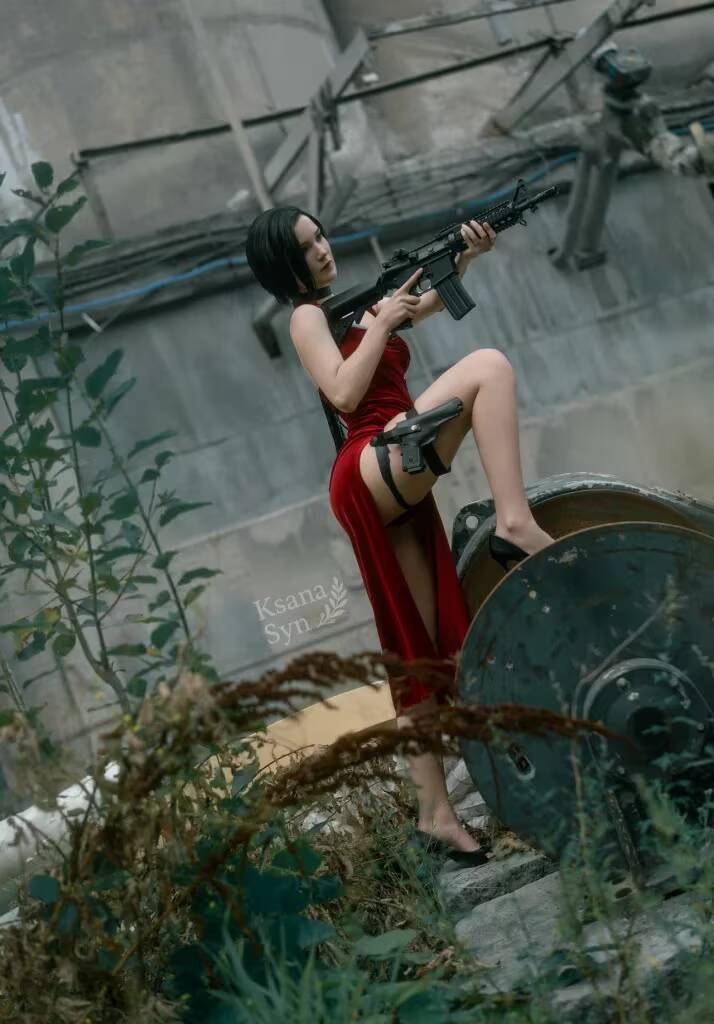 Ada Wong из Resident Evil 4 Remake в косплее Ksana Syn