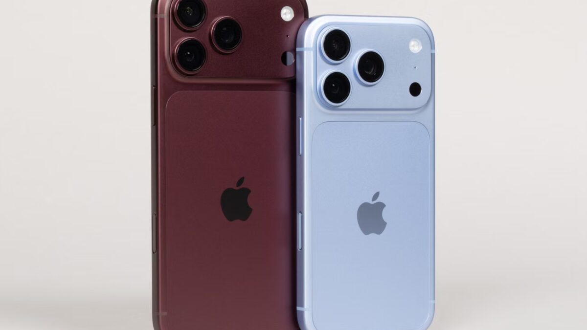 Два iPhone 18 Pro Max на светлом фоне