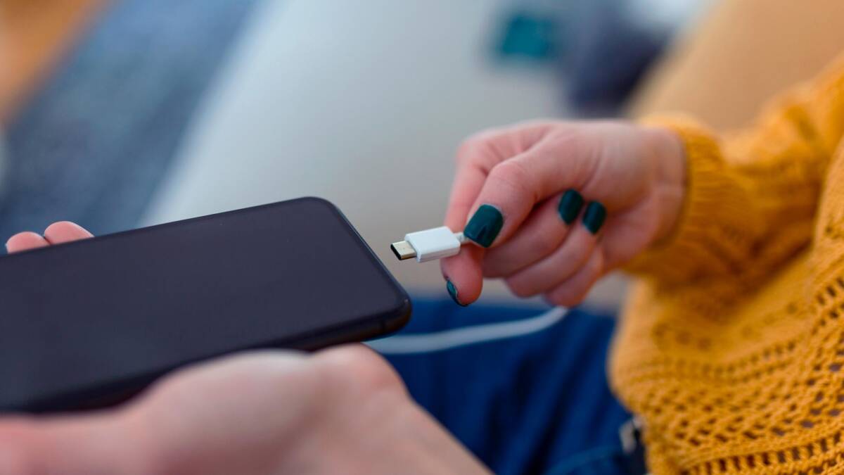 Почему не стоит постоянно держать смартфон в режиме энергосбережения