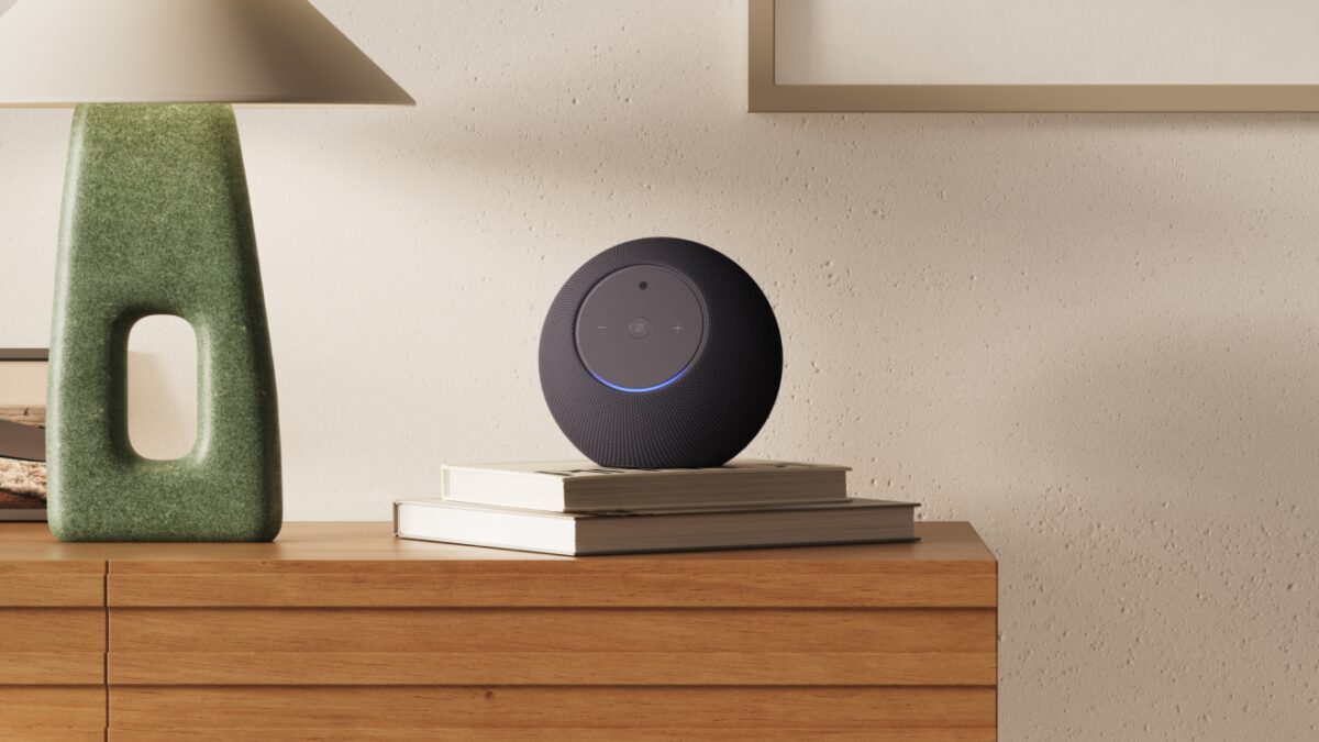 Amazon встроила 13-МП камеру в умную колонку Echo Studio