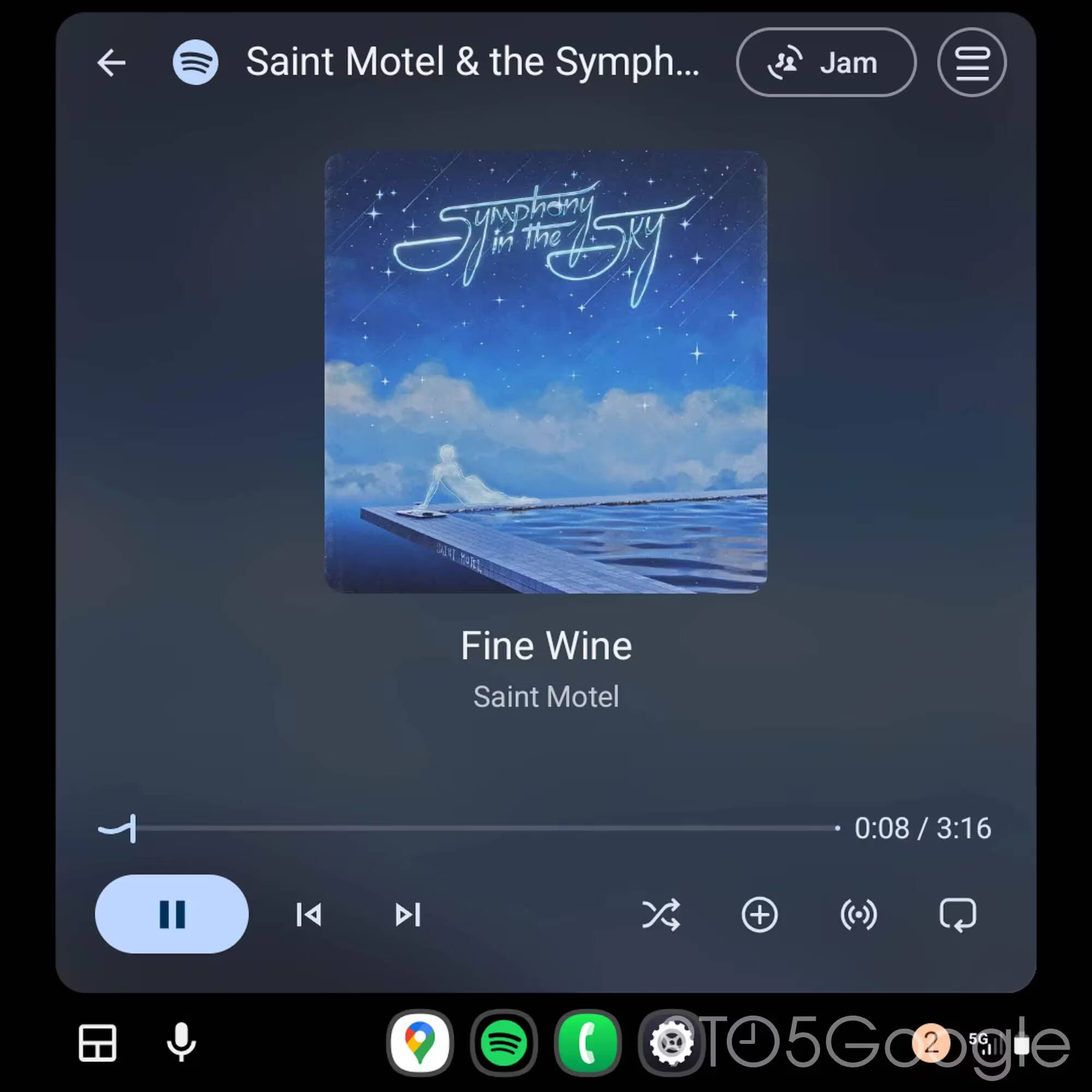 Android Auto сохранит волнистую линию в плеере и исправит автозапуск