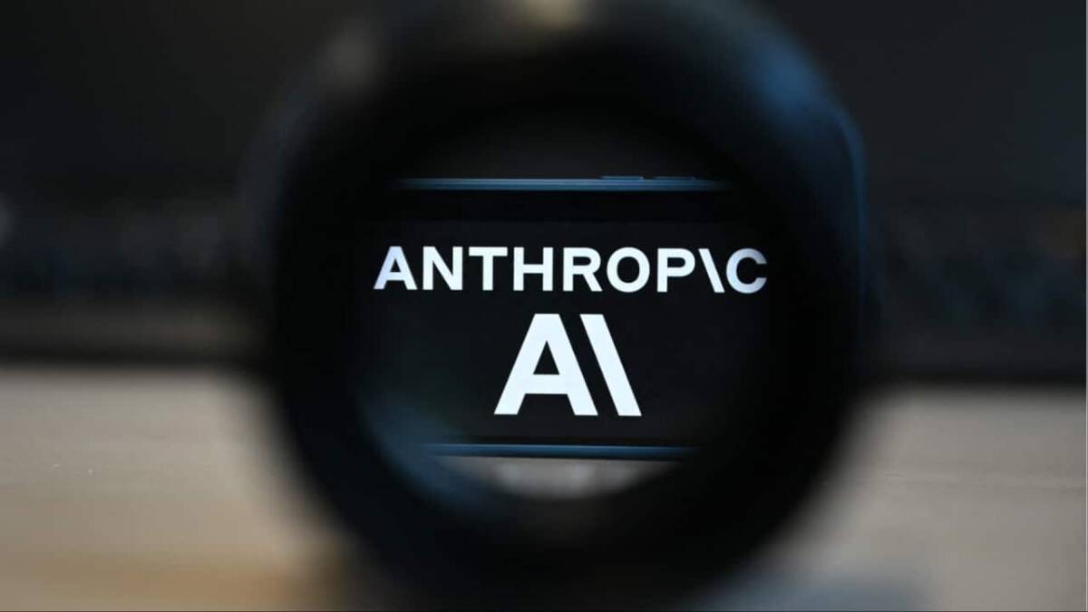 Anthropic обсуждает ещё одну сделку на $45 млрд ради чипов Nvidia 1 Объектив камеры показывает слова Anthropic AI