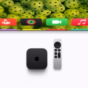 Apple TV 4K с пультом и устройством