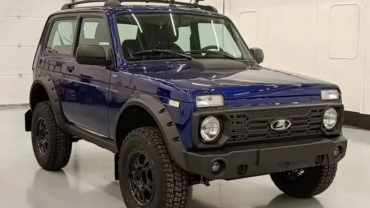 Автомобиль Lada Niva Bronto с шинами и фарами
