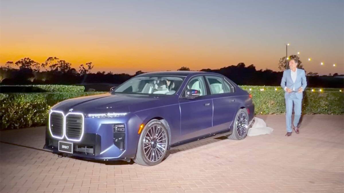 BMW вернула V8 в седан 7 Series с новой M760 xDrive на 570 л. с. 1 Новый BMW M760 xDrive 570 л.с. седан на закате