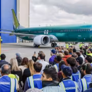 Boeing выкатила первый 737 MAX 10 из Эверетта за 50 лет